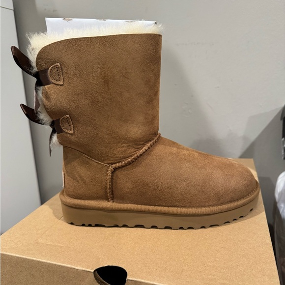 NWT UGG Chestnut Boots with Bailey Bows 🤎 - Picture 3 of 5